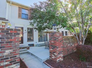 38720 Golfview Dr W, Clinton Township, MI 48038
