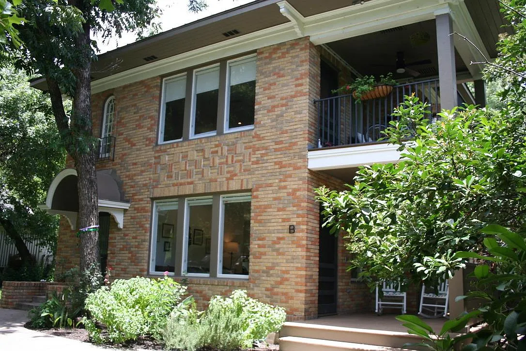 2 bed, 1.0 bath, 1160 sqft, $3,350 — Photo 2