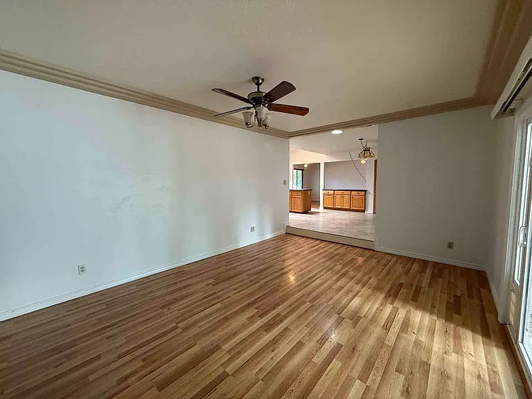 153 Waterglen Cir — Photo 8