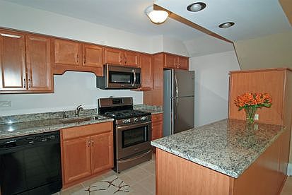4th image of 1044 Ontario St APT 1B