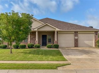 105 Colonial Ln, Venus, TX 76084