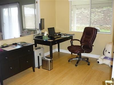 4th image of 2301 Holly Dr