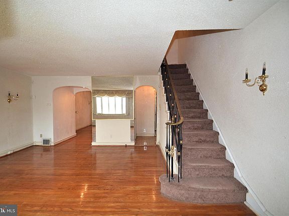 3rd image of 2824 Belmont Ave