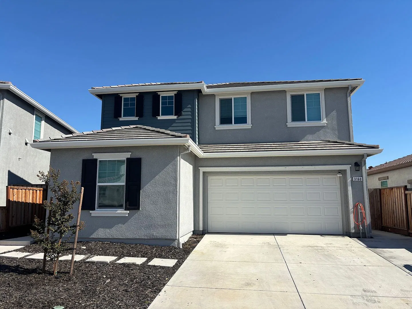 Nearly New Home on One of the Largest Lots in The Villages — Photo 2