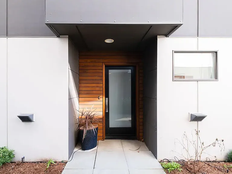 215B 12th Ave E #B — Photo 21