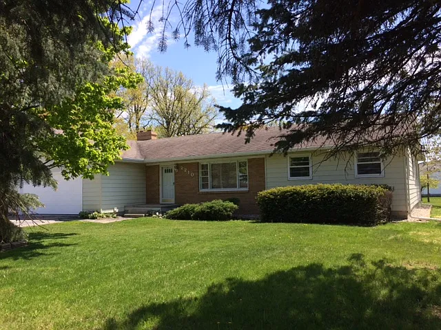 2210 E Pickard Rd photo 1