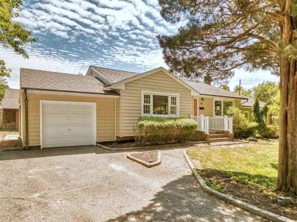 299 1st Avenue, Saint James, NY 11780