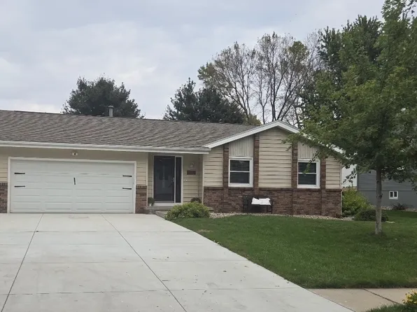 531 S 215th St, Elkhorn, NE 68022