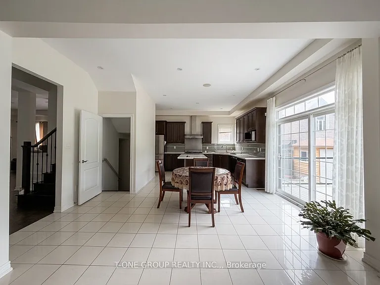 82 Fred McLaren Blvd — Photo 9