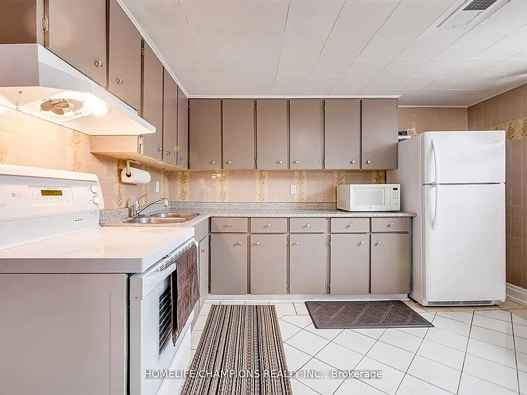 65 Whitburn Cres #2 — Photo 7