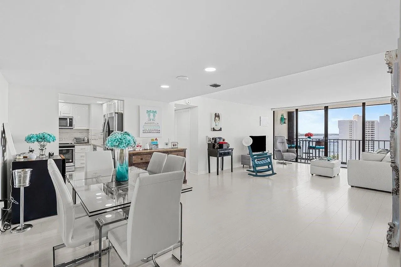 2 bed, 2.0 bath, 1170 sqft, $4,000 — Photo 3