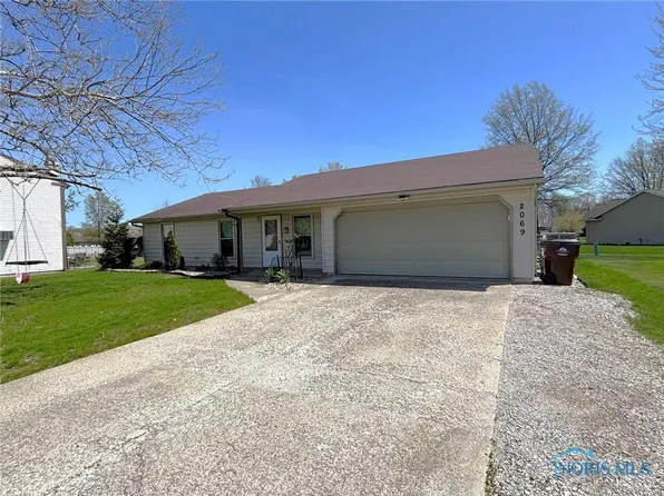 2069 Buckingham Ct, Defiance, OH 43512
