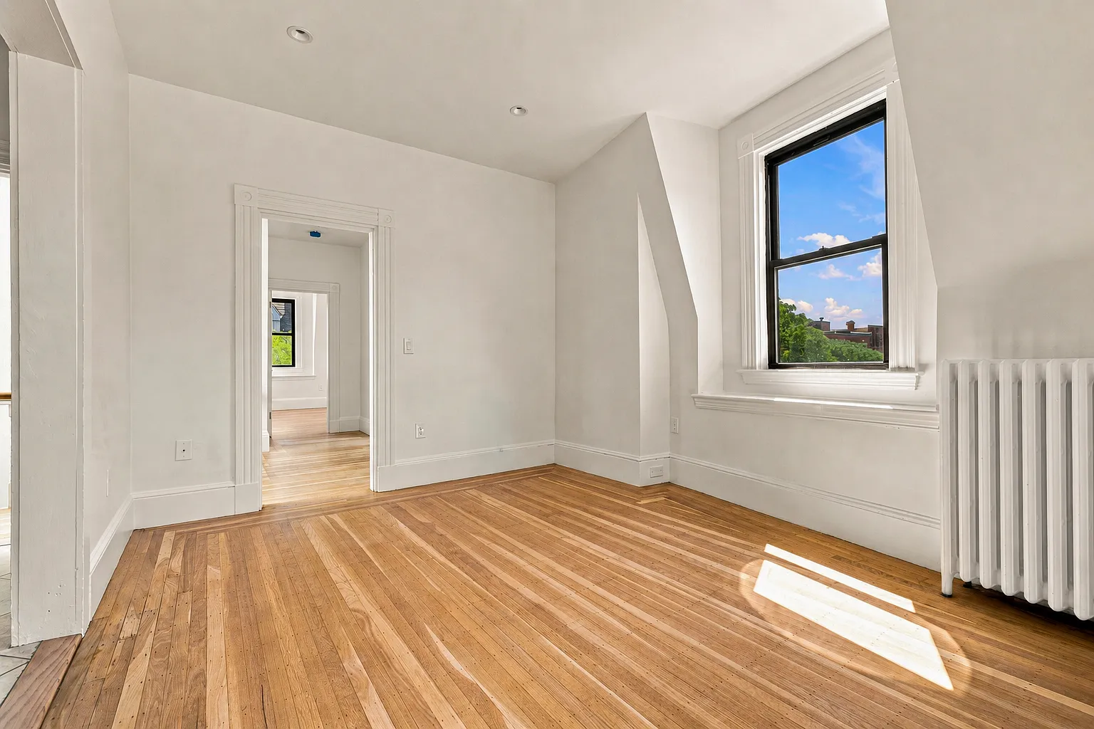 2 bed, 927 sqft, $3,500 — Photo 4