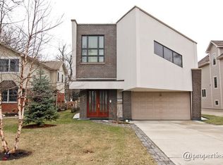 1565 Harding Rd, Northfield, IL 60093