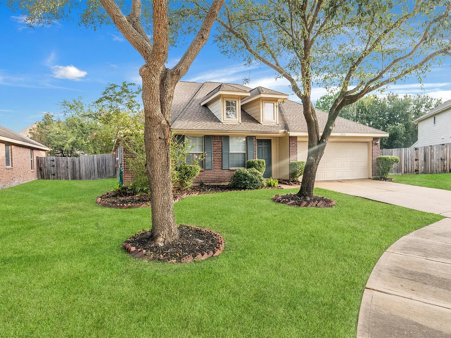 4 bed, 2.0 bath, 2194 sqft, $2,200 — Photo 2