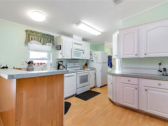 4th image of 5022 Northshore Dr