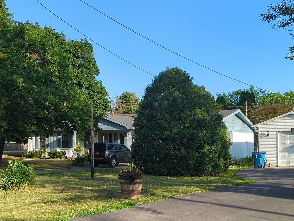 905 E Young Ave, Hoopeston, IL 60942 Zillow