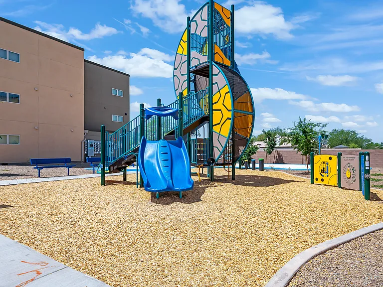 Lynne Village Apartments — Photo 31