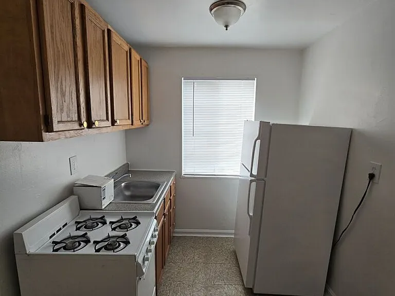 405 Division Ave NE — Photo 2