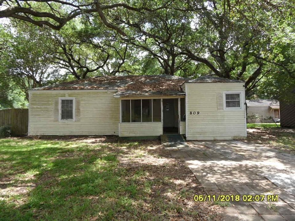 1st image of 809 17th Ave N