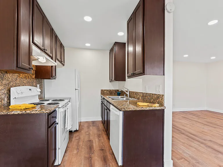 4572 Nebo Dr #H — Photo 16
