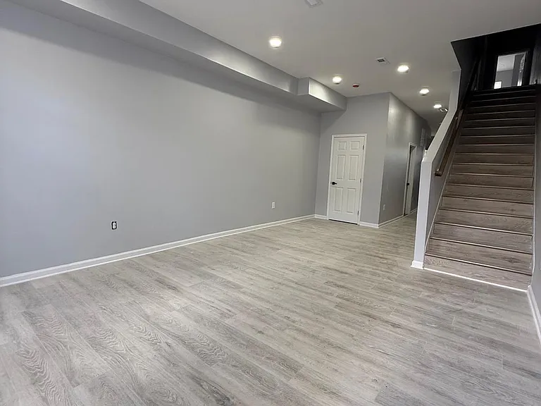 1806 N Mount St — Photo 1