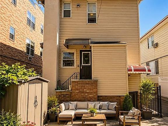5th image of 62 Bay 35th St