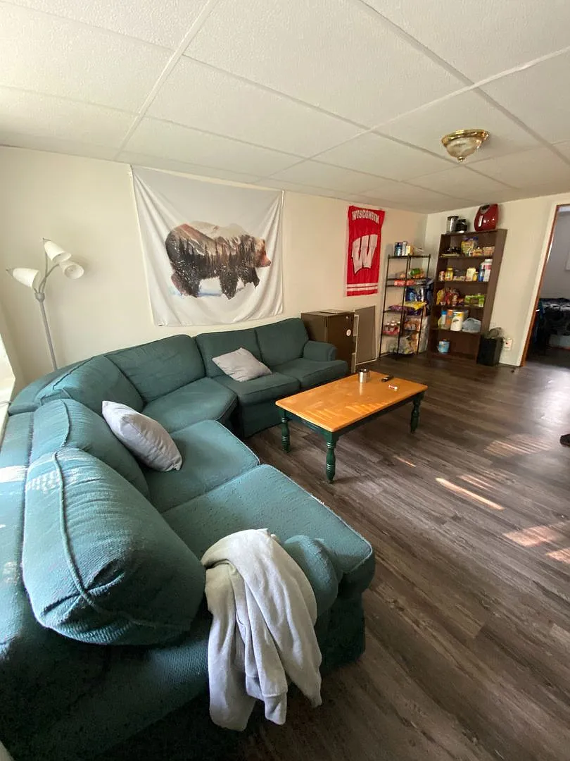 3 Bedroom Near Campus — Photo 2