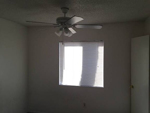 4th image of 864 N Revere Unit 101