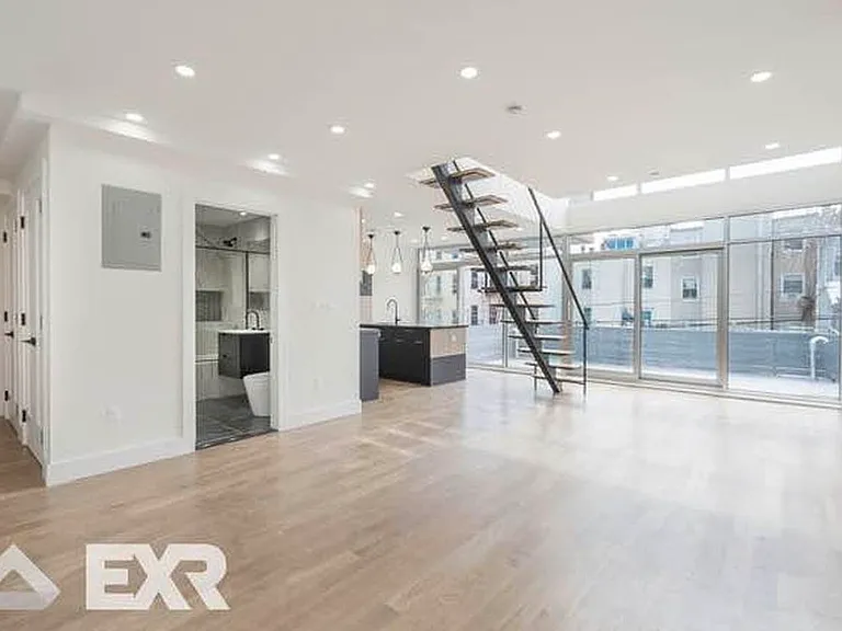 188 Freeman St #2R — Photo 3
