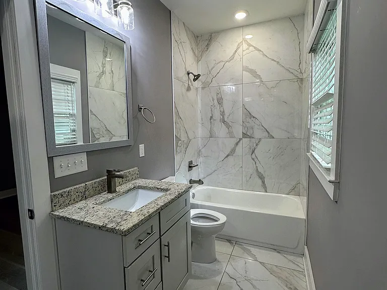 1081 Sims St SW — Photo 5