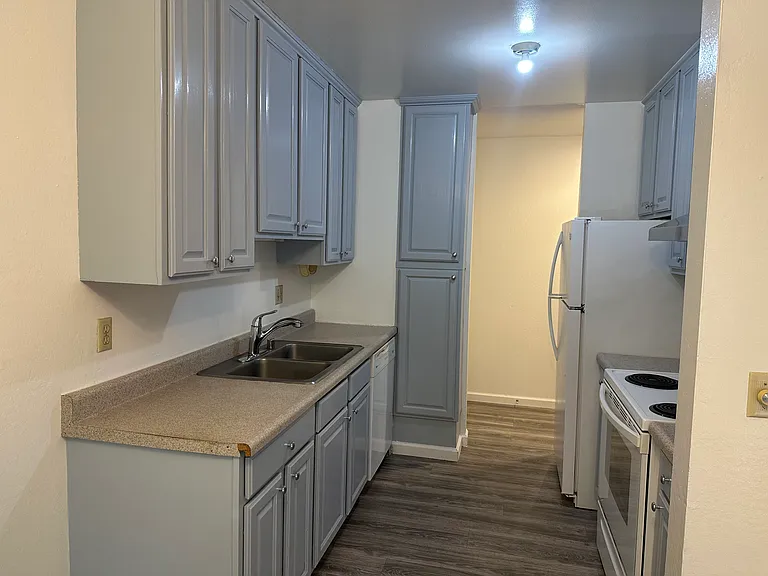 2564 Walnut Blvd #122 — Photo 5
