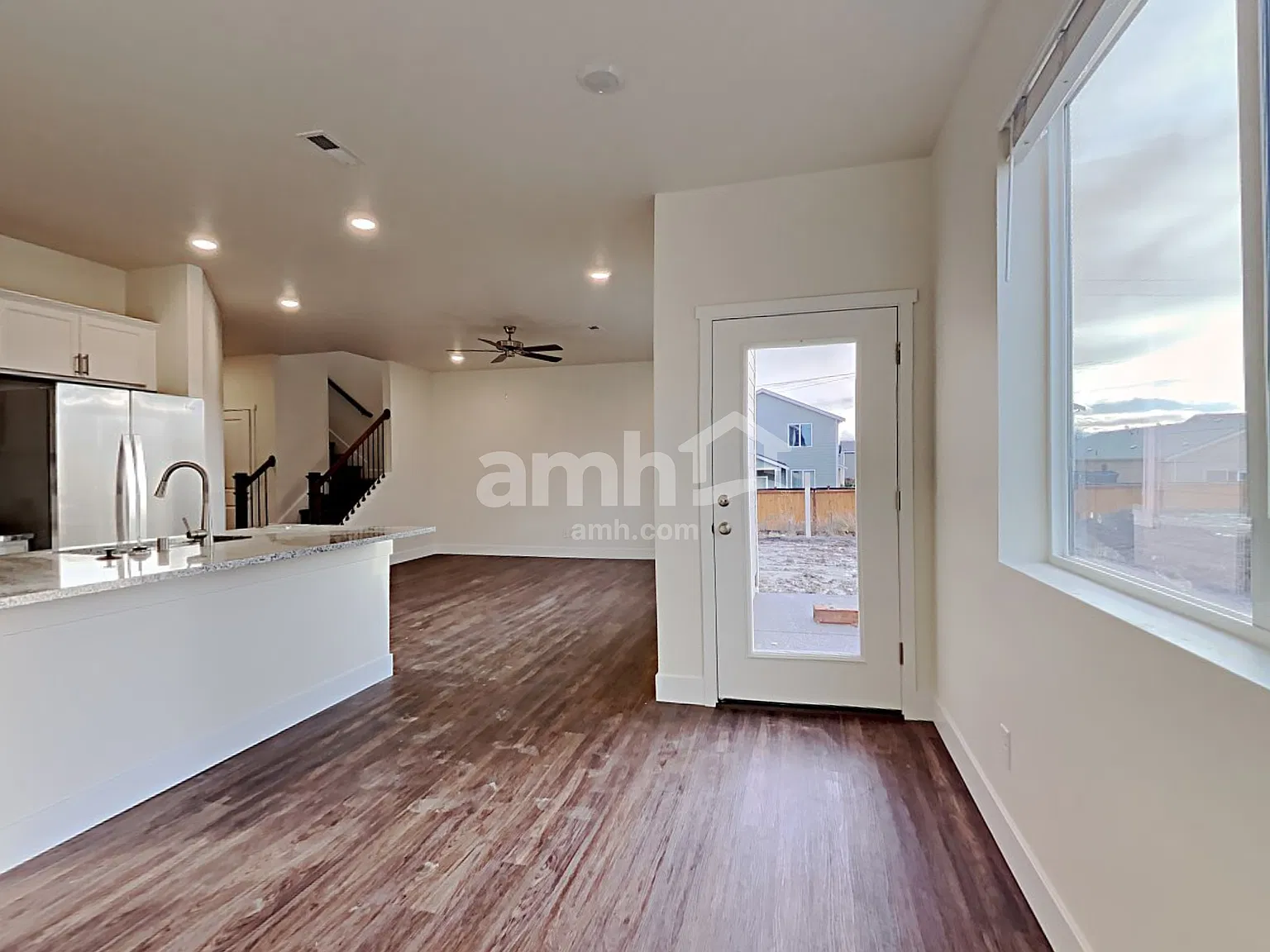 3 bed, 2.5 bath, 1697 sqft, $2,975 — Photo 4