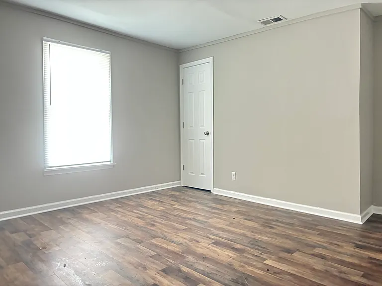 611 Buffalo St — Photo 9