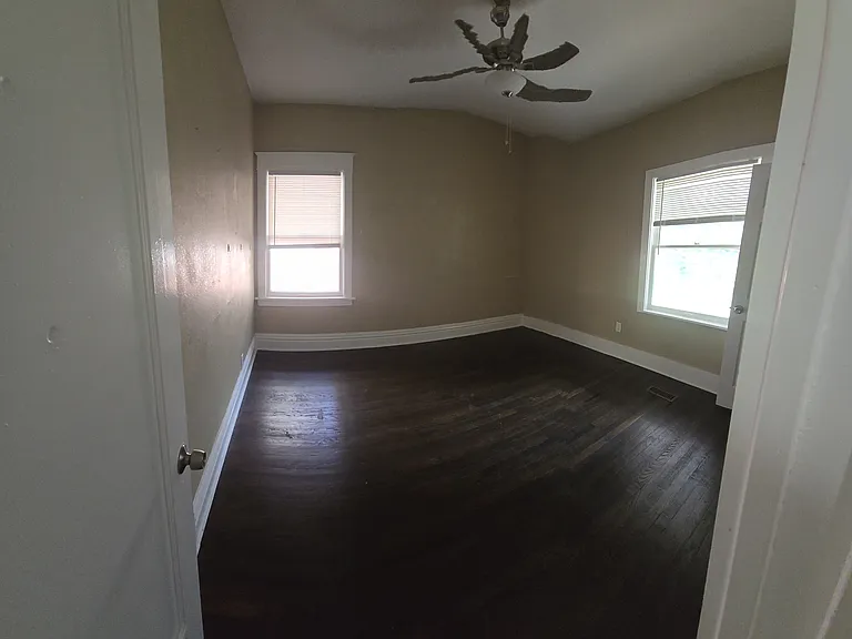 4323 Gillham Rd — Photo 6