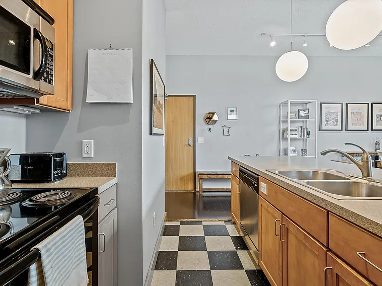 215 7th St NE #301 — Photo 8