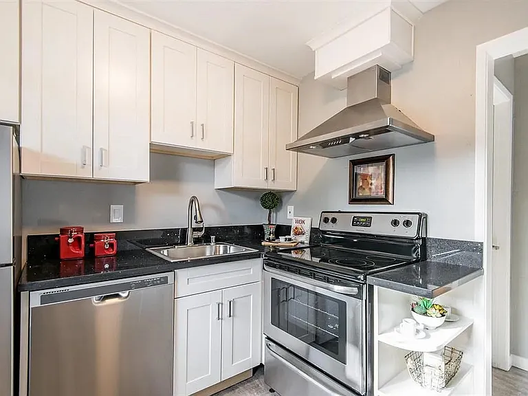 3680 Greenlee Dr #13 — Photo 8