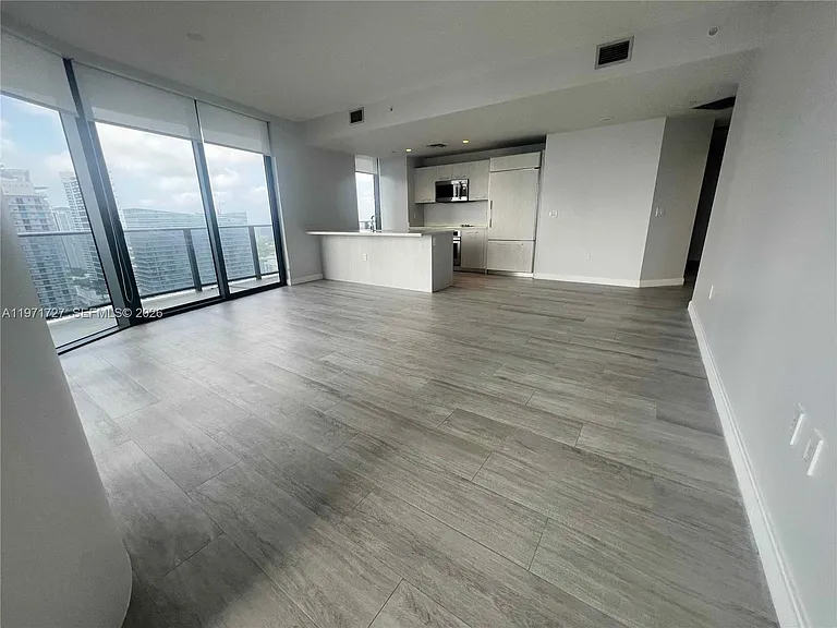 45 SW 9th St #3703 — Photo 10