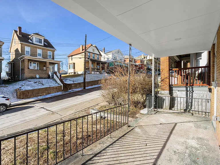 329 Quincy Ave — Photo 3
