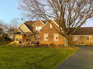 5N653 Farrier Point Ln, St Charles, IL 60175