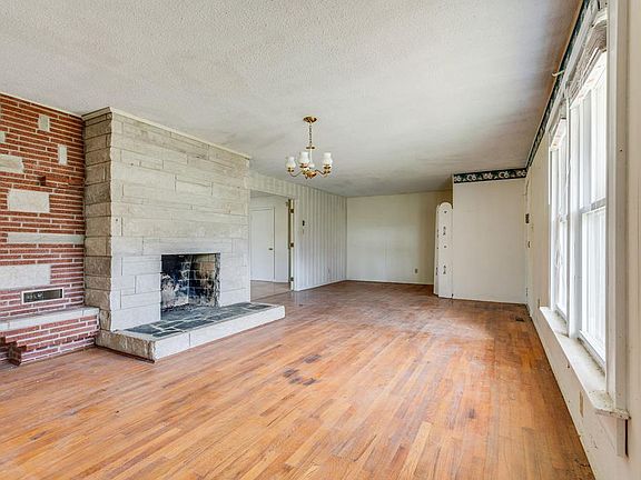 3rd image of 36181 Plum Creek Rd