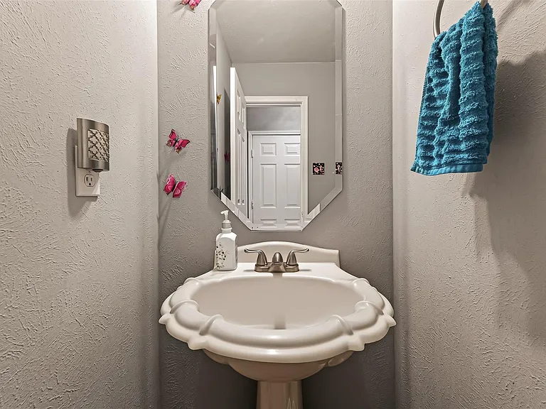 8910 Aberdeen Park Dr — Photo 24