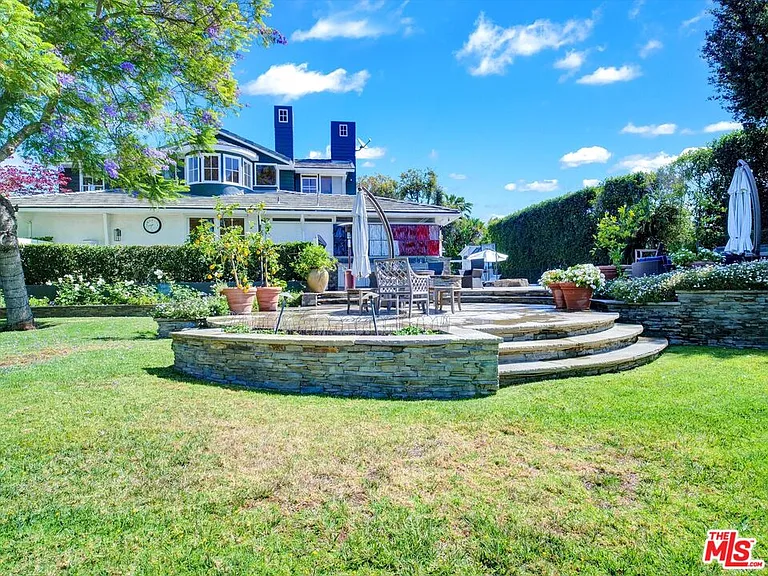 1056 Corsica Dr — Photo 40