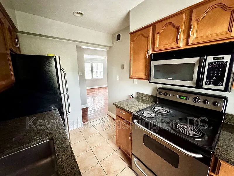 2 bed, 1.0 bath, 641 sqft, $1,550 — Photo 3