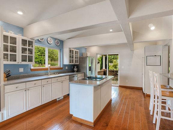 5th image of 6705 Macintosh Ct SE