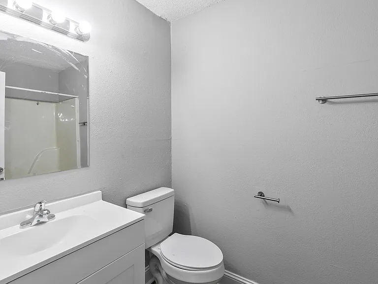 Pineview Apartments — Photo 14