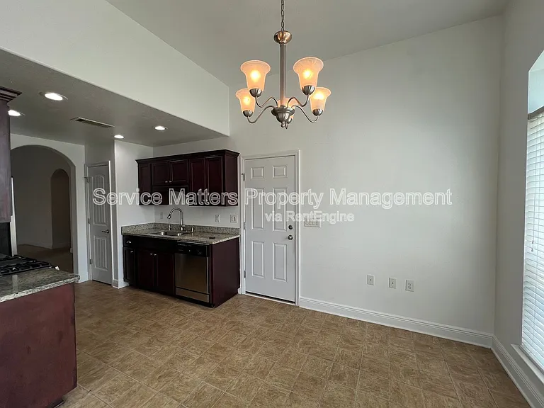 4496 Fiske St — Photo 15