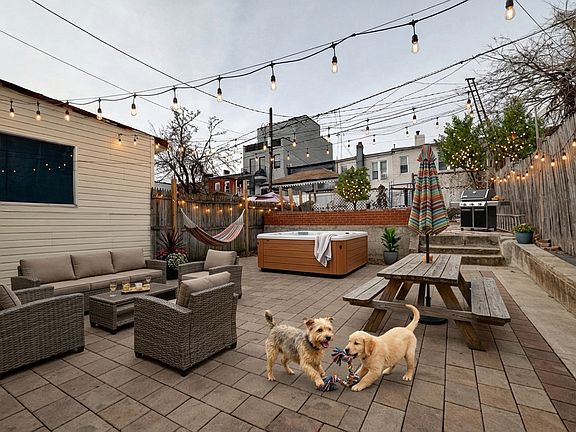 5th image of 89 Vanderveer St #1