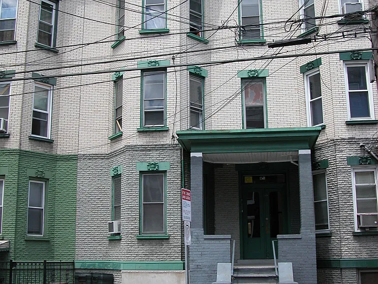 381 Baldwin Ave #1A — Photo 2