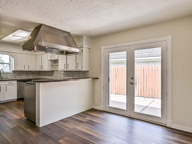 9322 Petersham Dr — Photo 7